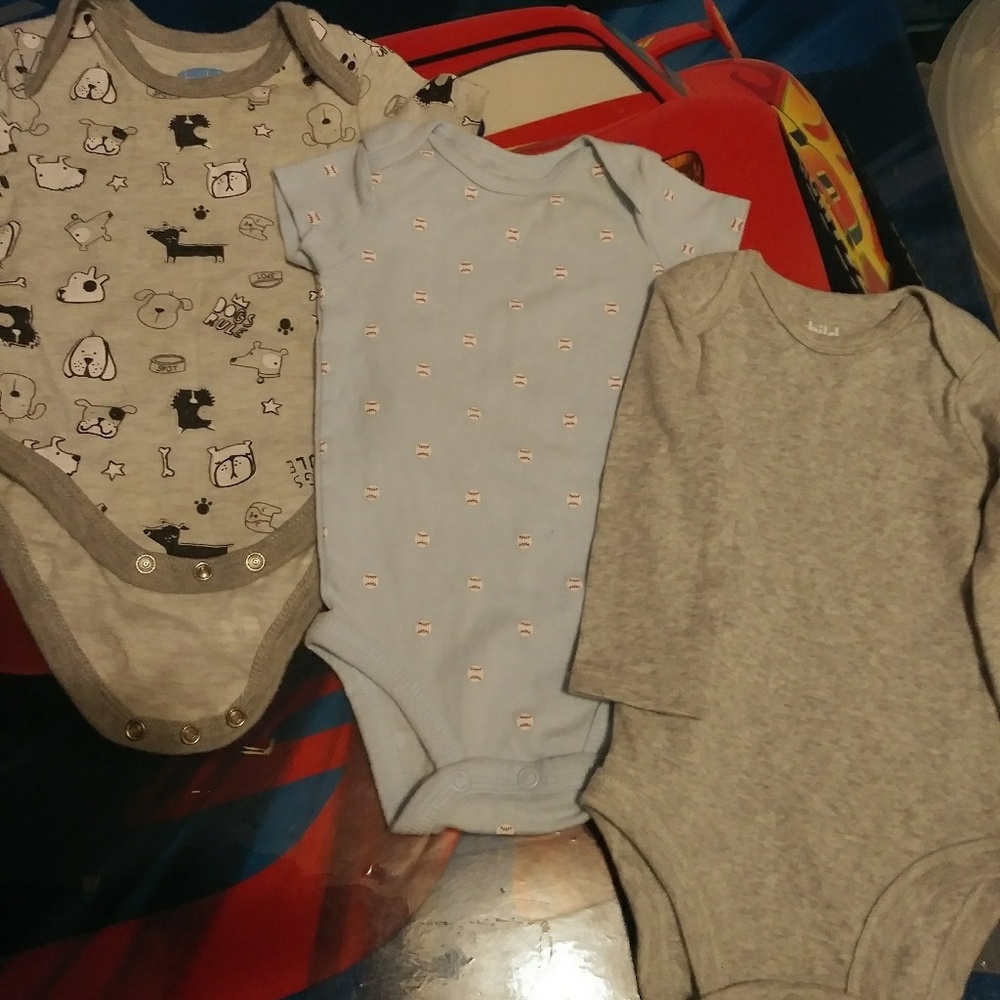 Boys lot of 3 onesies (0-3 months)